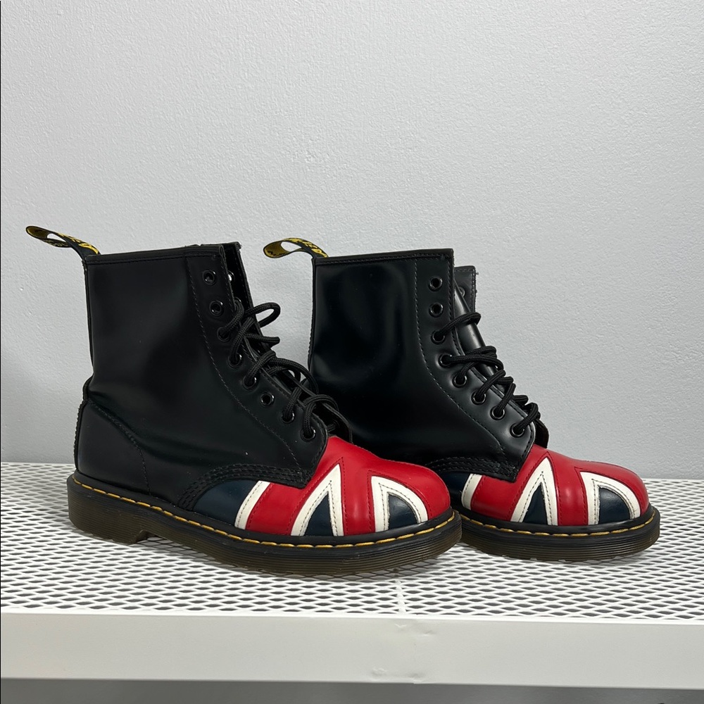 Dr. Martens Union Jack 10950 Boots • Men’s 7 / Women’s 8 • Rare - Picture 2 of 16